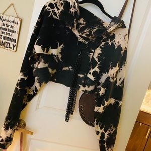 Cropped hoodie with chains